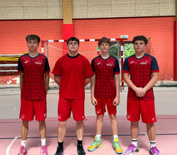 drużyna koszykówki 3x3 plus rezerwowy