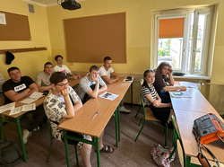 uczniowie w sali lekcyjnej podczas kursu SEP