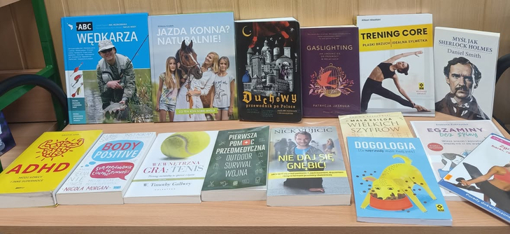 Wystawa książek w bibliotece