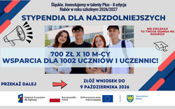 Plansza informuje o stypendiach dla najzdolniejszych uczniów i uczennic w ramach programu „Śląskie. Inwestujemy w talenty Plus”. Zawiera informację o wsparciu w wysokości 700 zł miesięcznie przez 10 miesięcy oraz terminie składania wniosków do 9 października 2026 r.